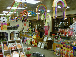 party favors and pi&ntilde;atas